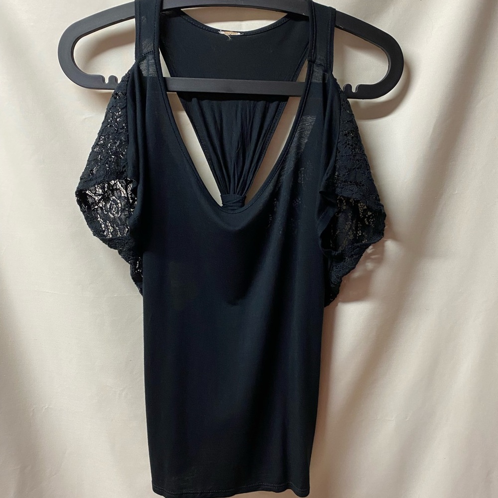 Sexy black cut out top, gather in the back. Lace short / cap sleeves.